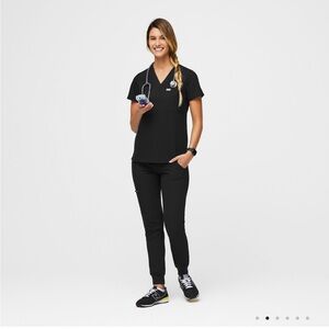 Figs Scrub Set (Catarina Top & High Waisted Joggers Zamora Bottoms)